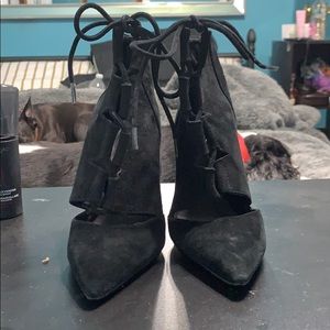 Size 6.5 women’s heels in black